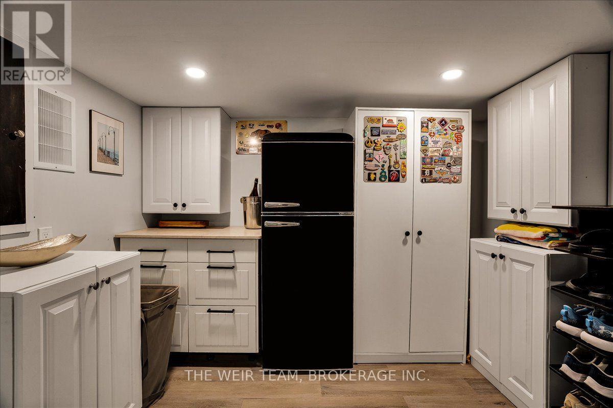 13 Amroth Avenue Property Photo 22