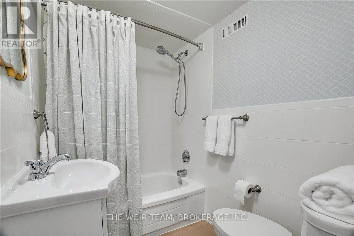 25 Oak Park Avenue Property Photo 29