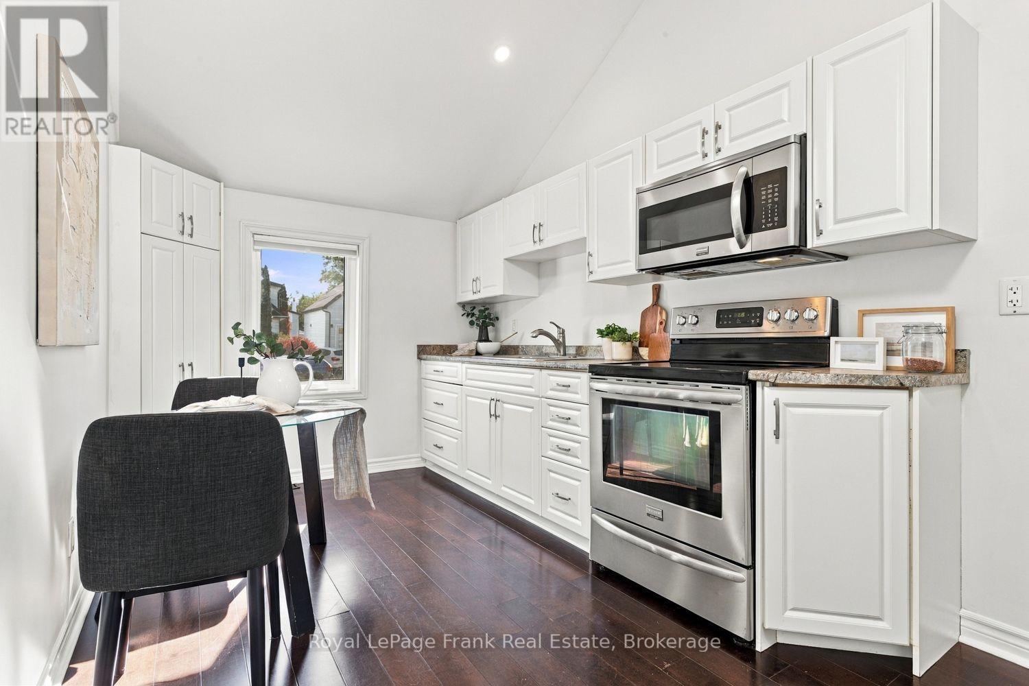 304 Pine Avenue Property Photo 6