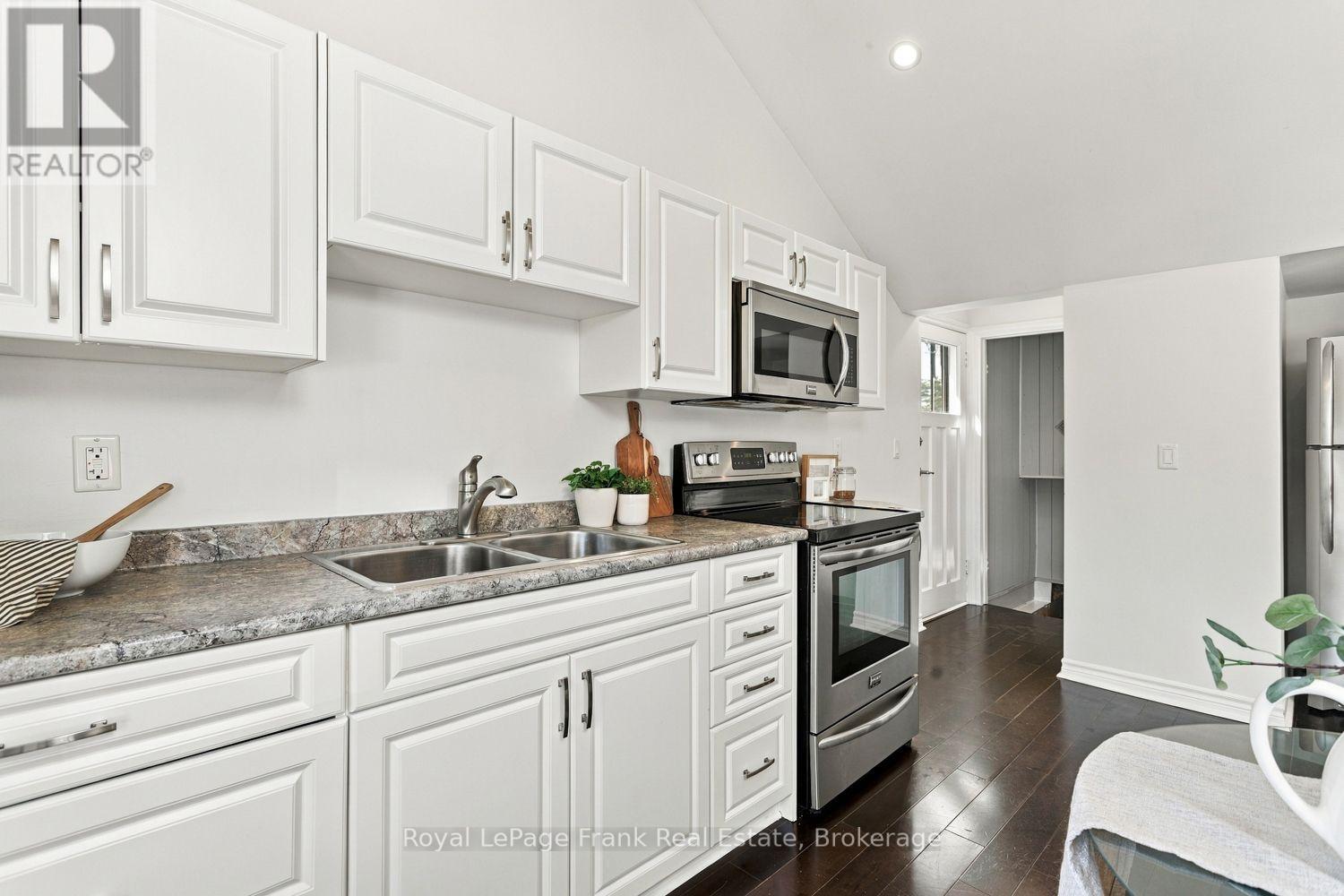304 Pine Avenue Property Photo 9