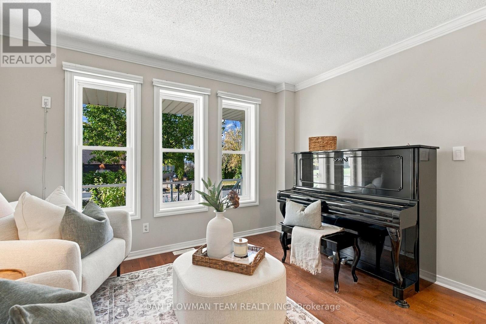 980 Langford Street Property Photo 4