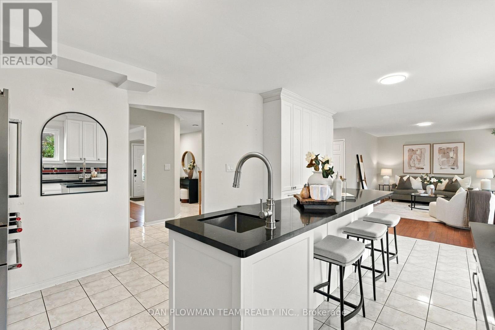 980 Langford Street Property Photo 11