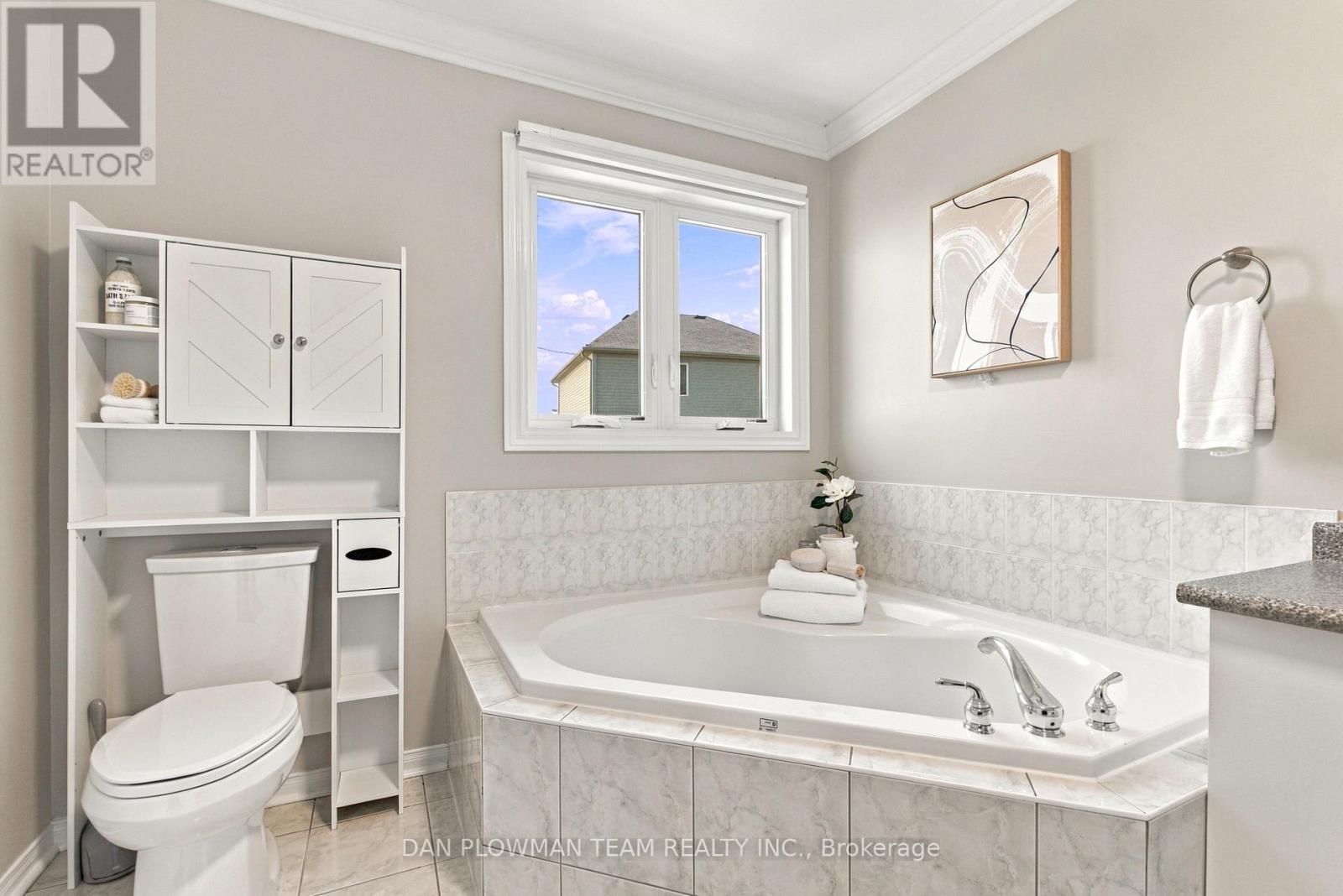 980 Langford Street Property Photo 23