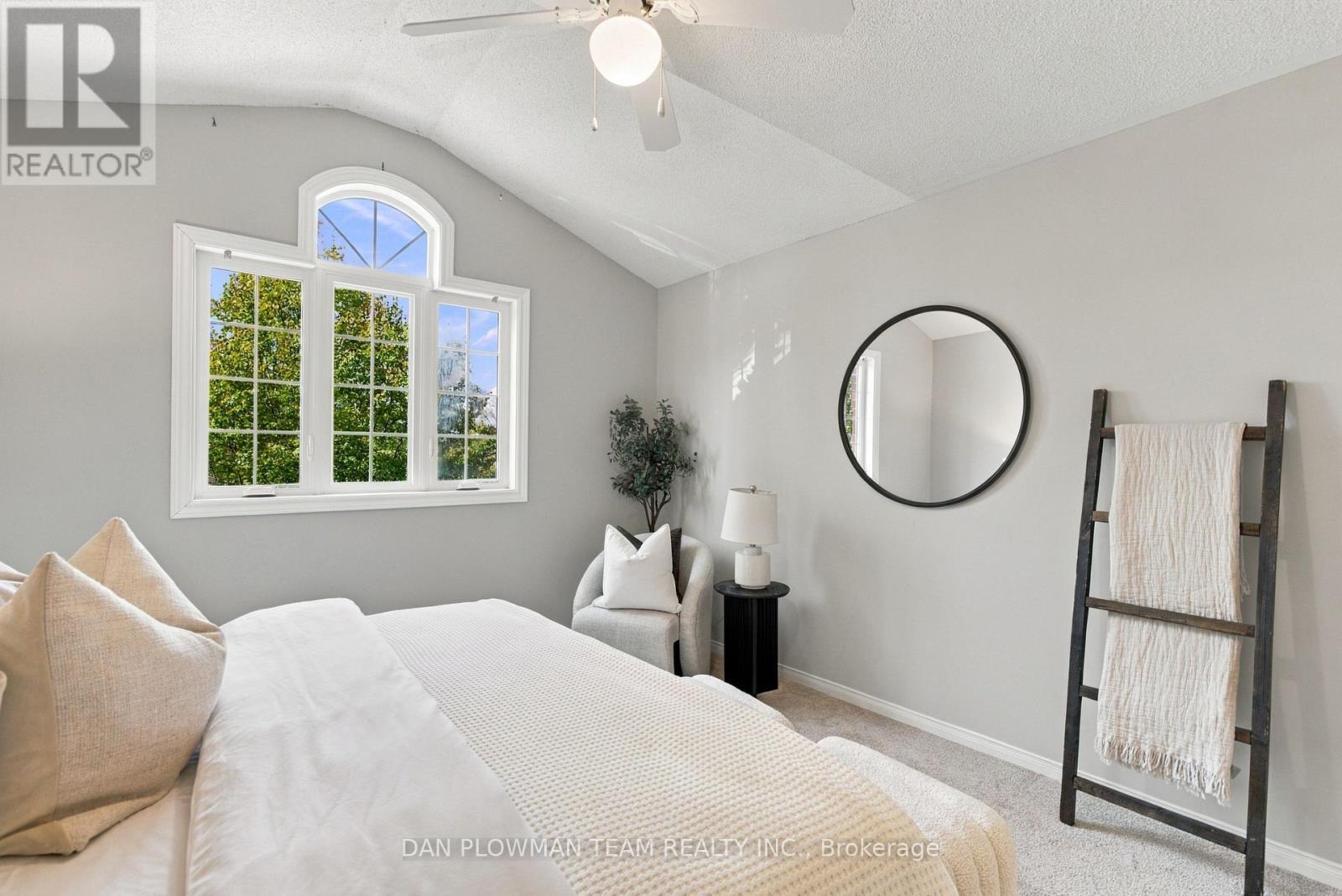 980 Langford Street Property Photo 31