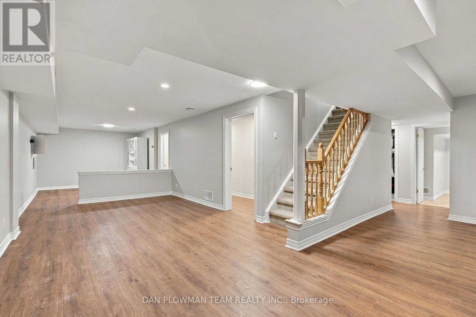 980 Langford Street Property Photo 32