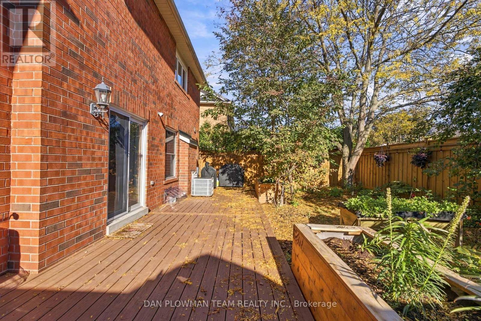 980 Langford Street Property Photo 42