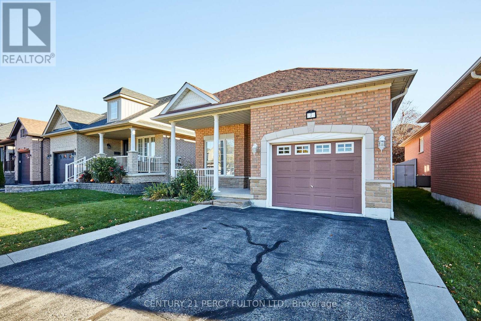 7 Bridlewood Boulevard Property Photo 1