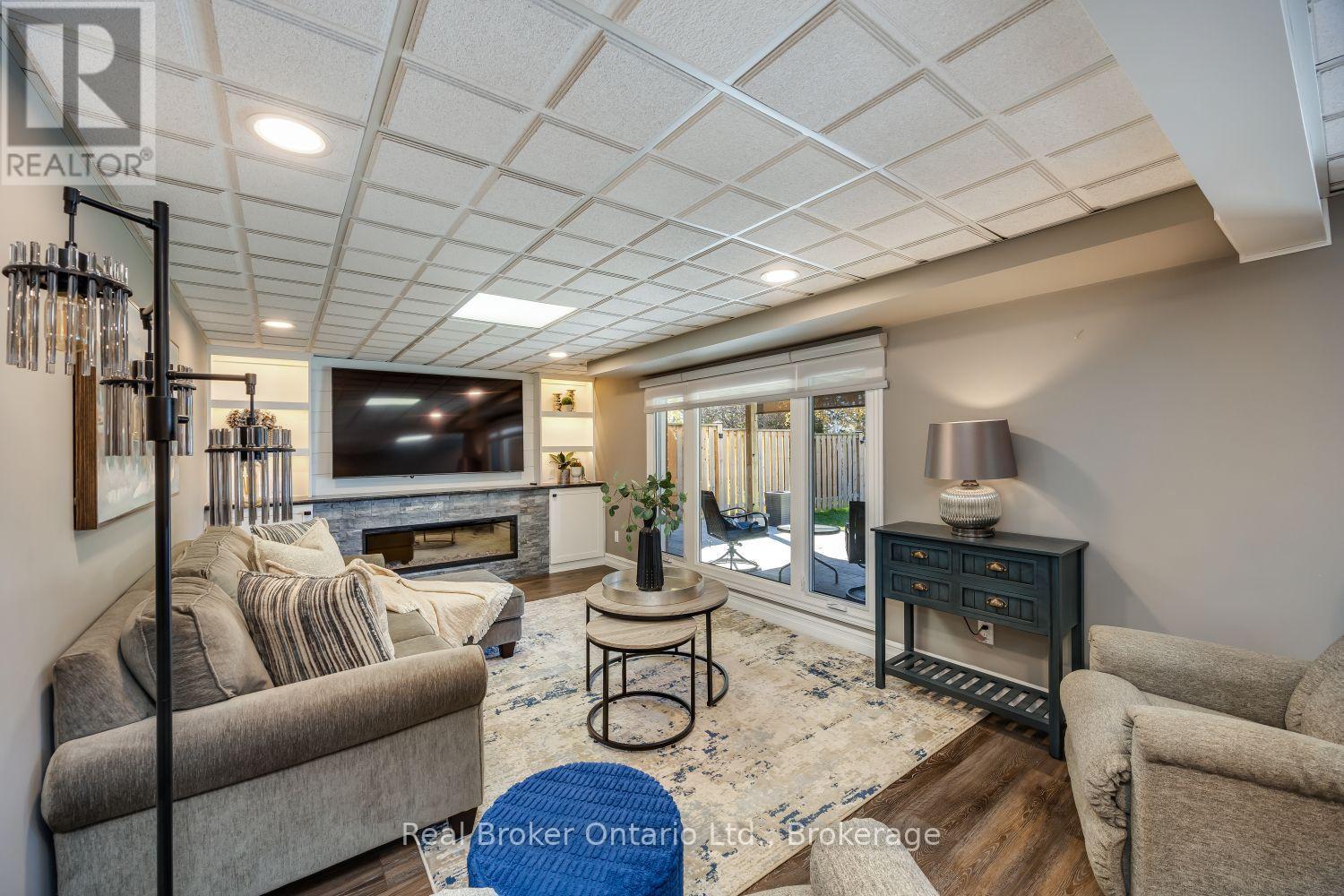550 Crimson Court Property Photo 32
