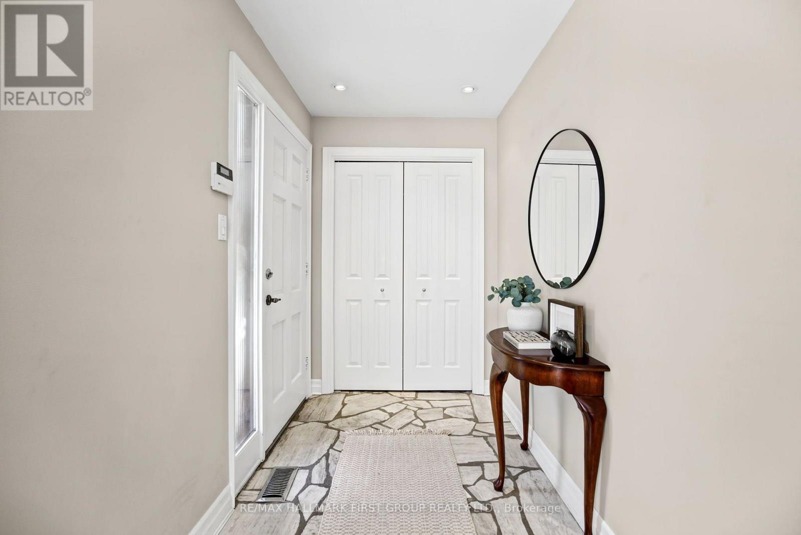 518 Gilbert Street E Property Photo 4