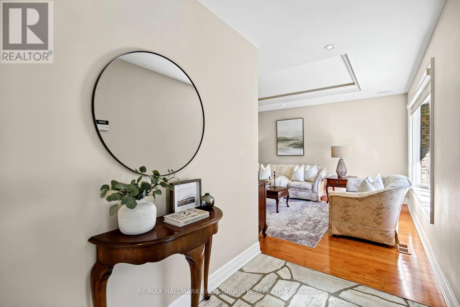 518 Gilbert Street E Property Photo 5