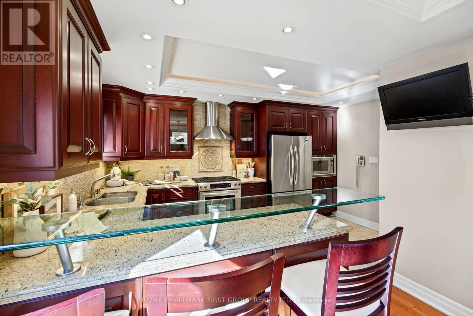 518 Gilbert Street E Property Photo 14