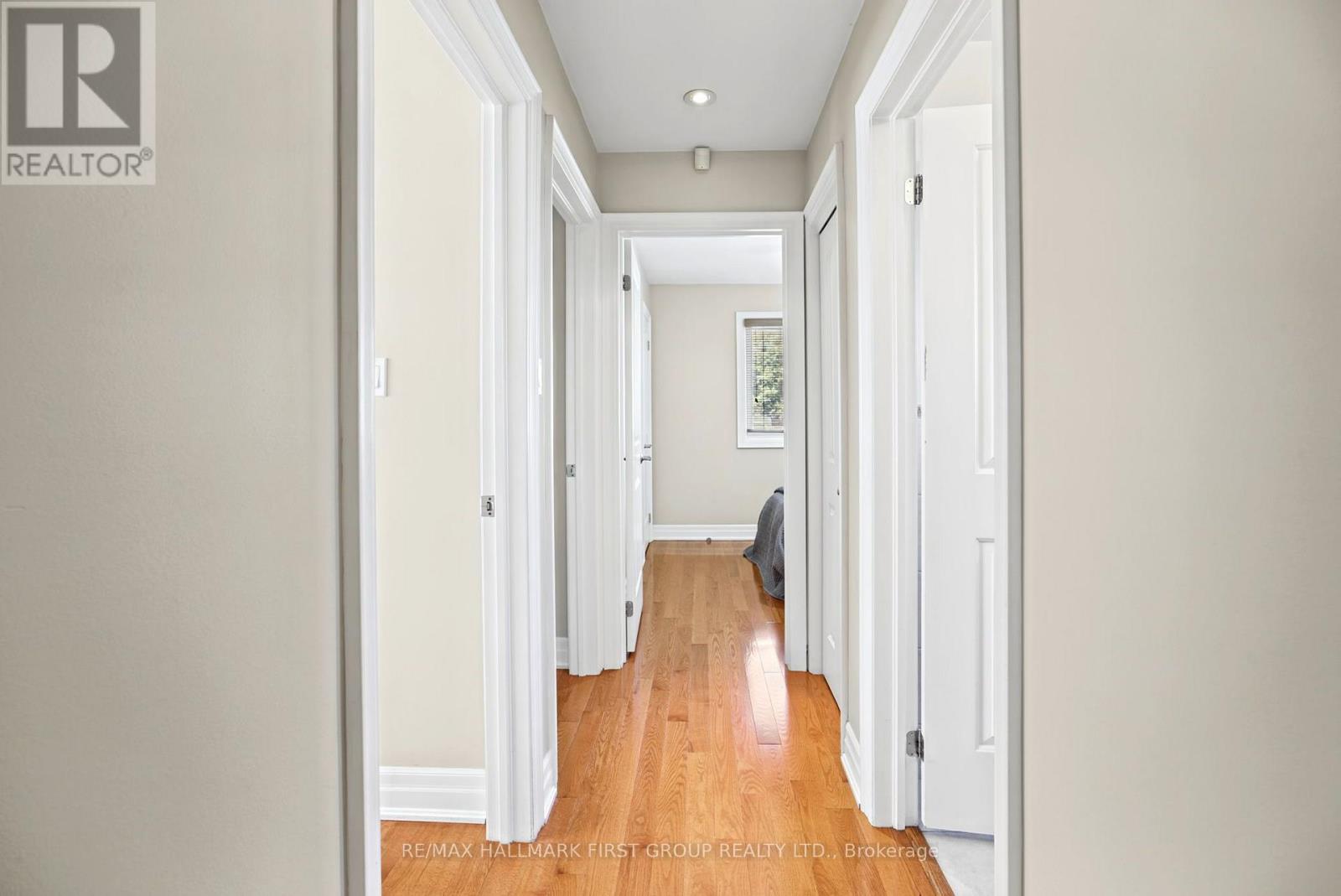 518 Gilbert Street E Property Photo 20