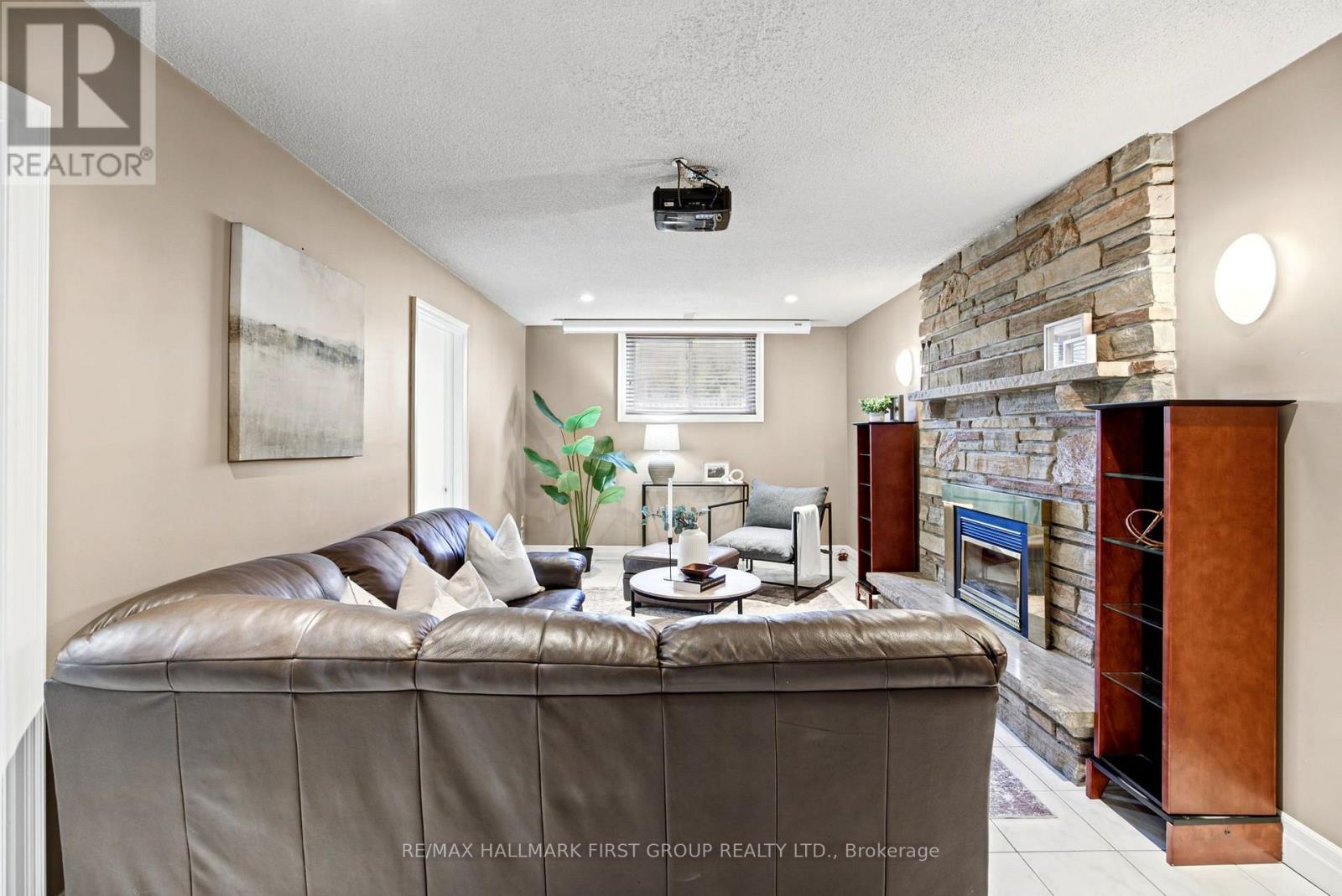 518 Gilbert Street E Property Photo 26