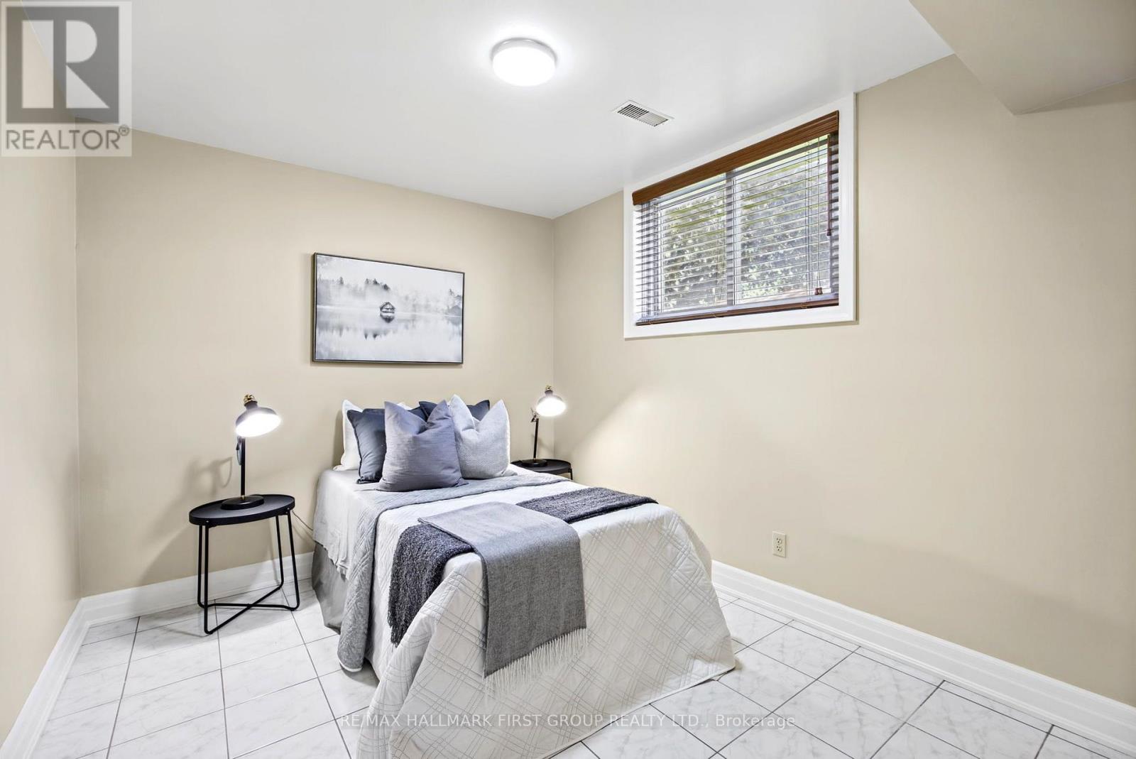 518 Gilbert Street E Property Photo 29