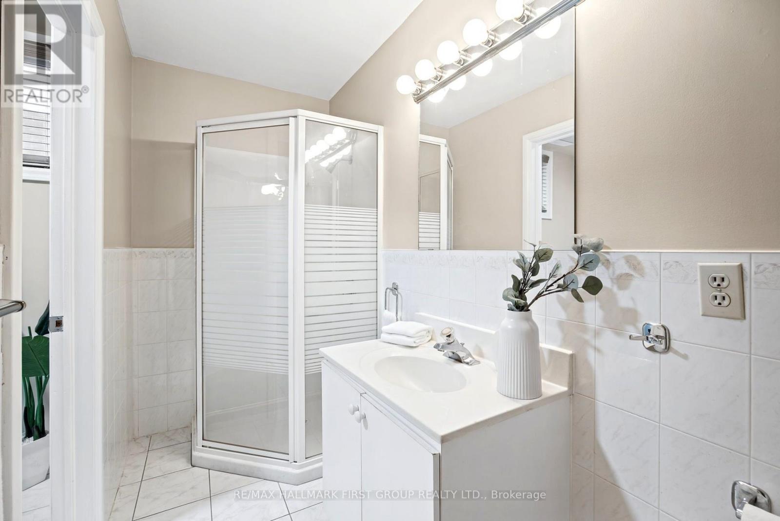 518 Gilbert Street E Property Photo 31