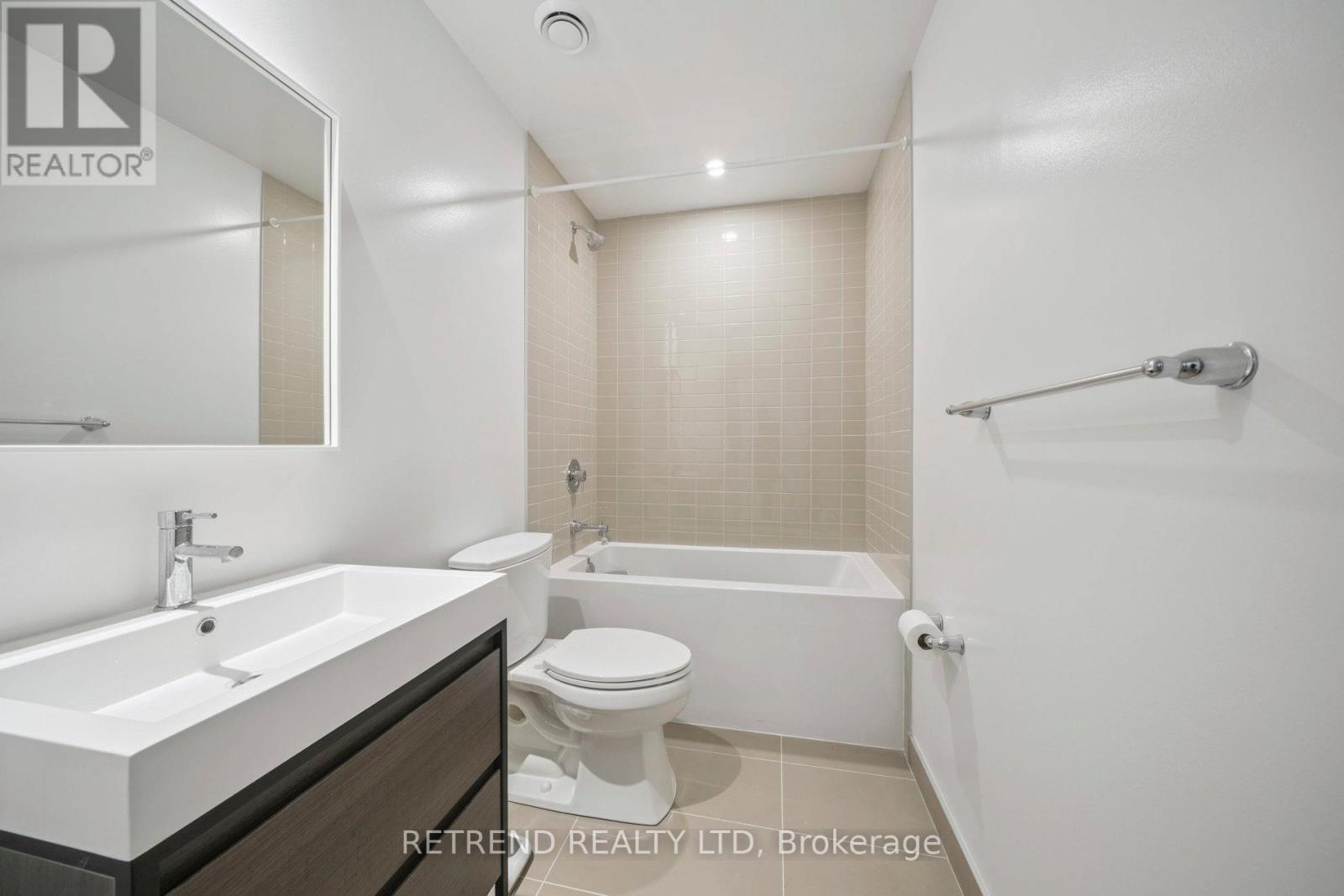 714 - 150 Logan Avenue Property Photo 8