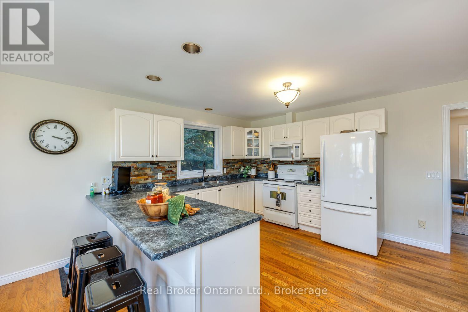 96 Potters Lane Property Photo 10