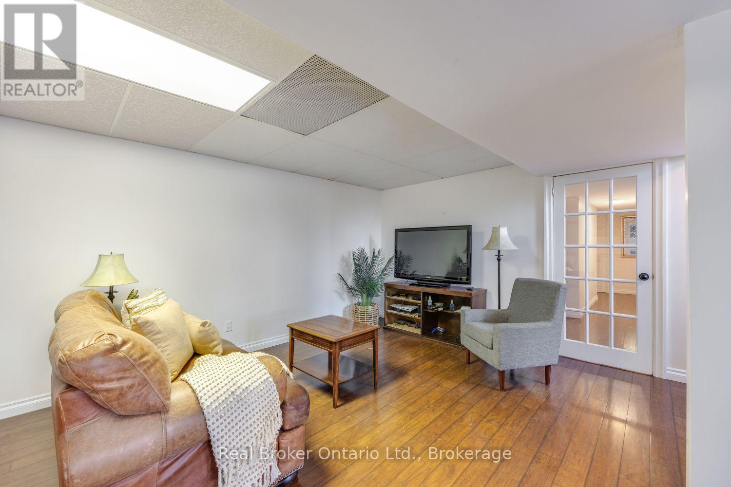 96 Potters Lane Property Photo 18