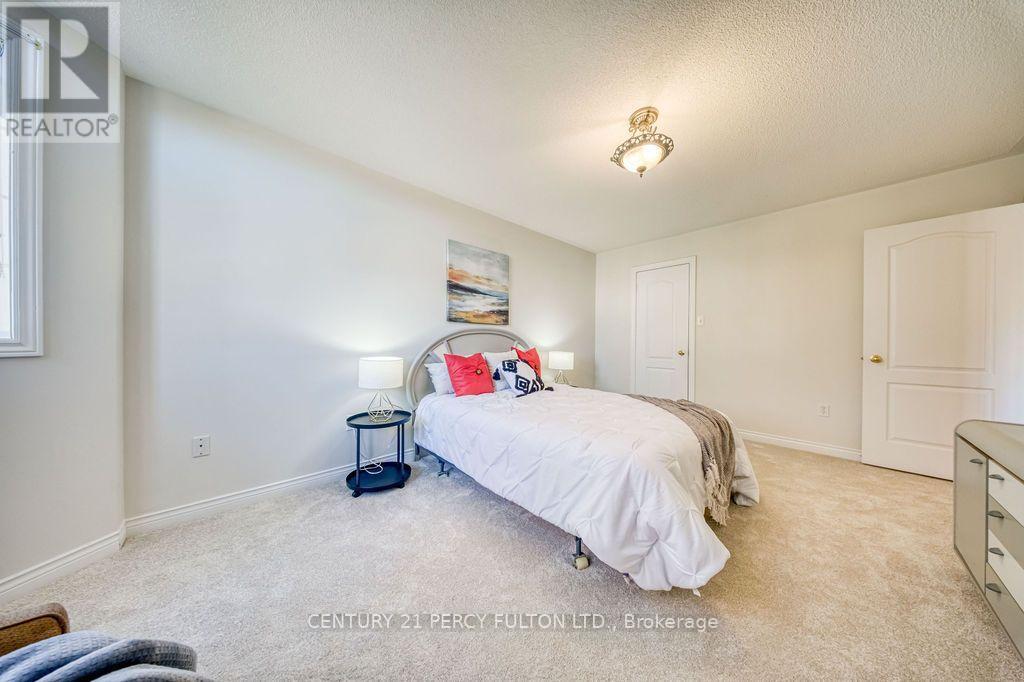 26 Root Crescent Property Photo 27