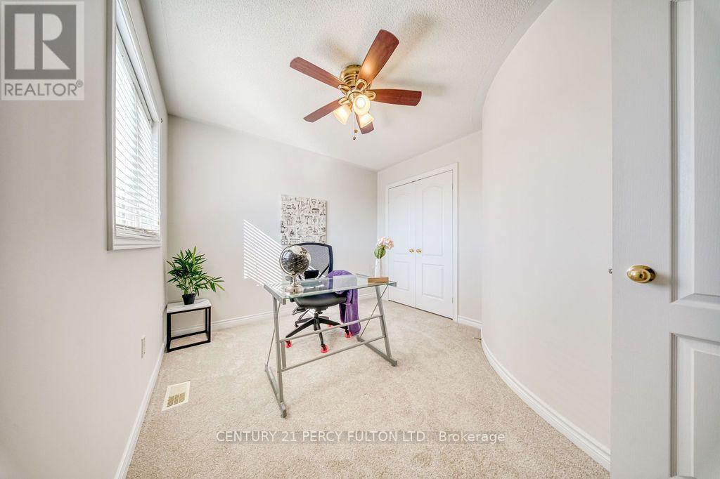 26 Root Crescent Property Photo 31