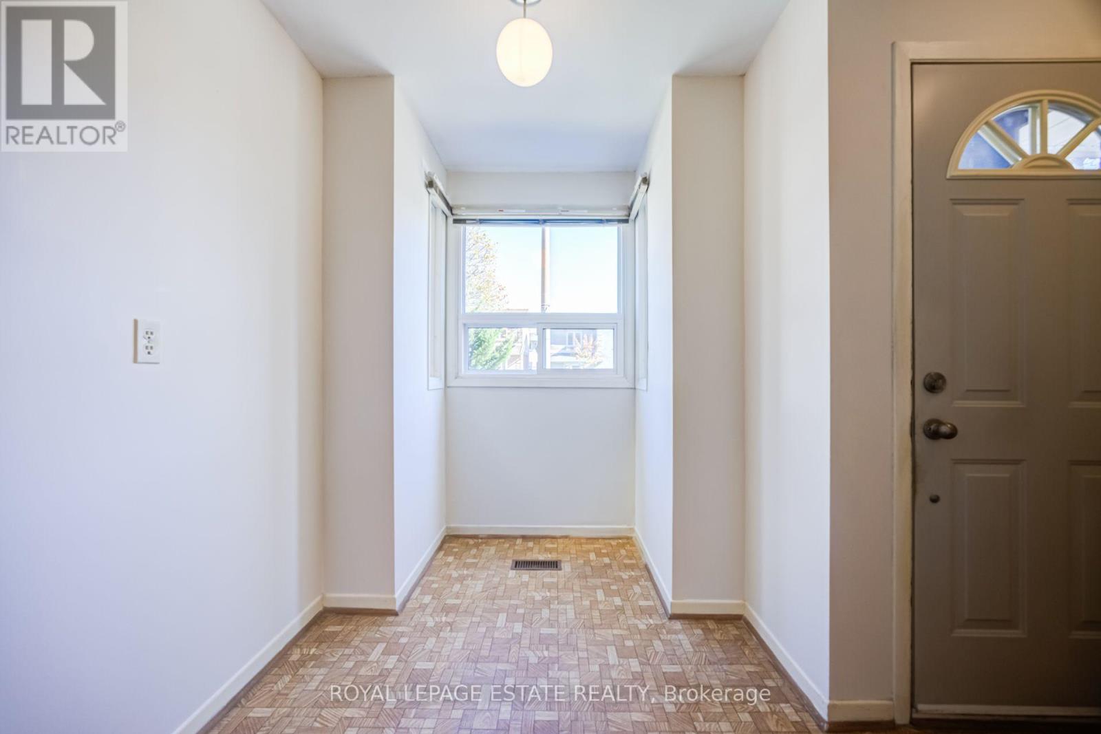 73 Spring Forest Square Property Photo 4