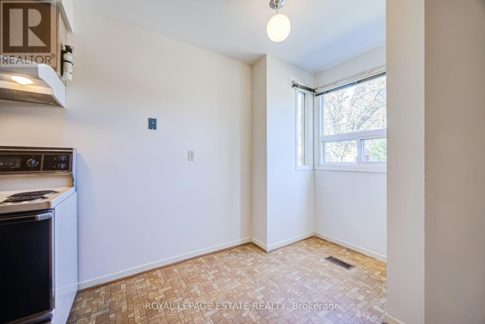 73 Spring Forest Square Property Photo 6