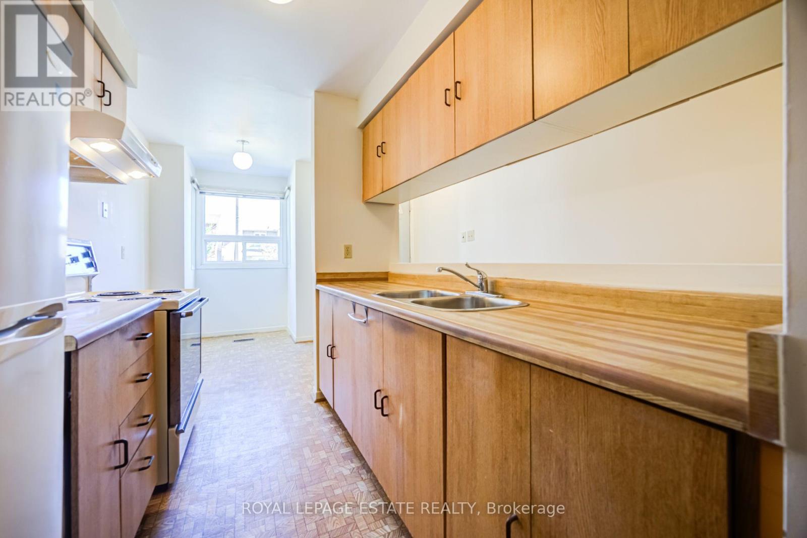 73 Spring Forest Square Property Photo 9