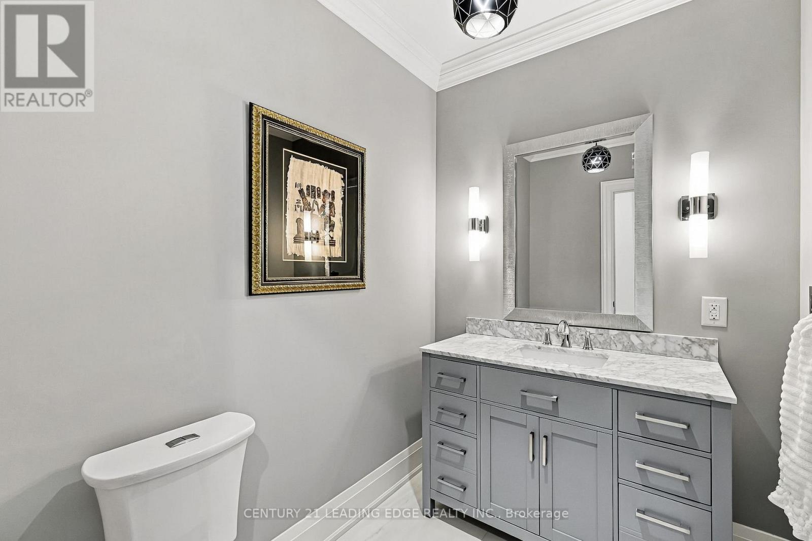 134 Front Street E Property Photo 20