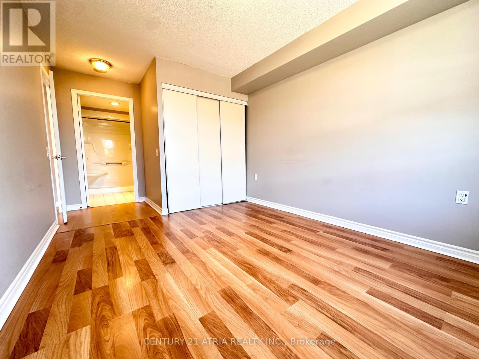 211 - 3088 Kennedy Road Property Photo 7