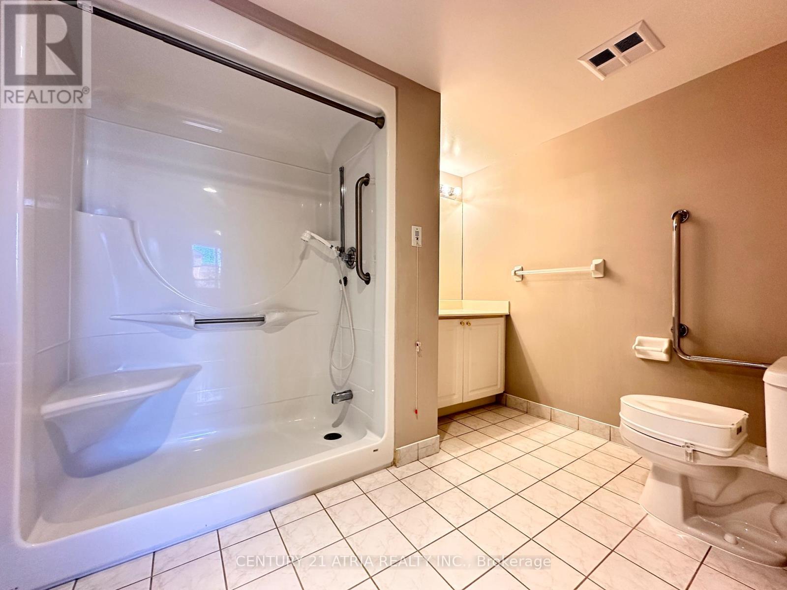 211 - 3088 Kennedy Road Property Photo 8