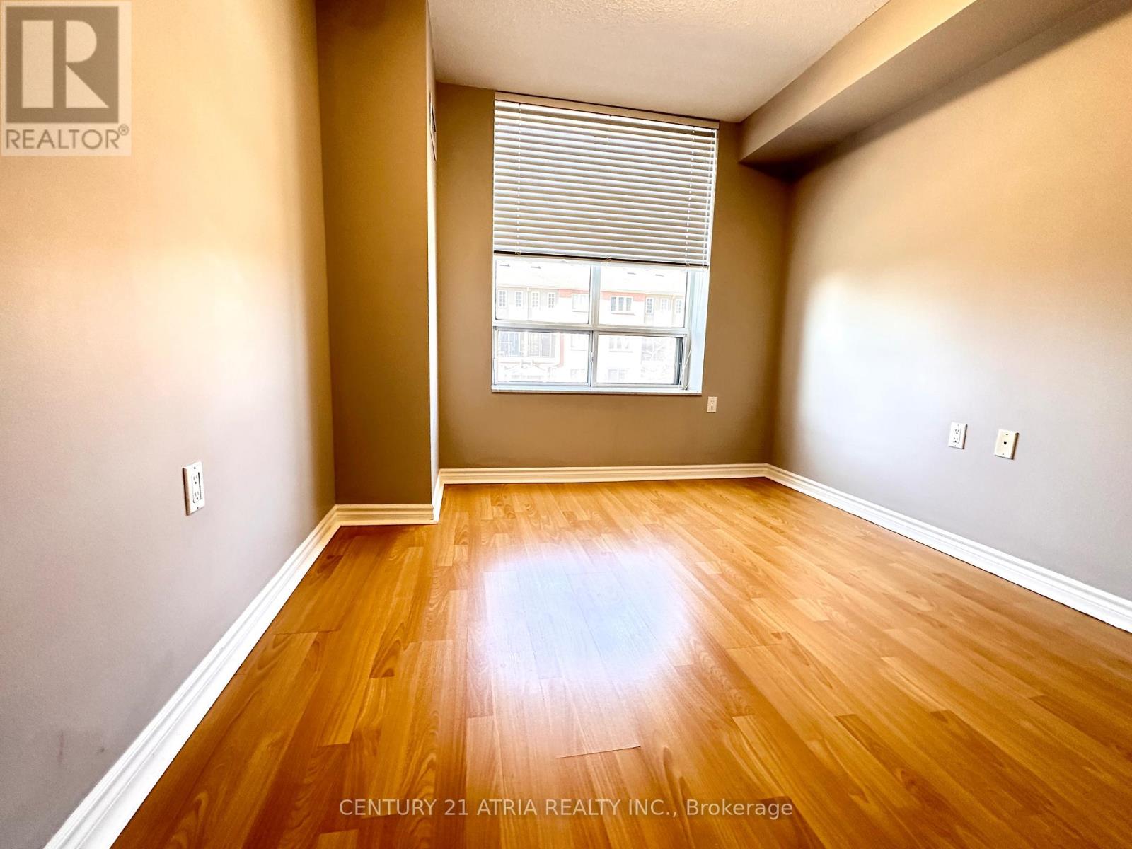 211 - 3088 Kennedy Road Property Photo 9