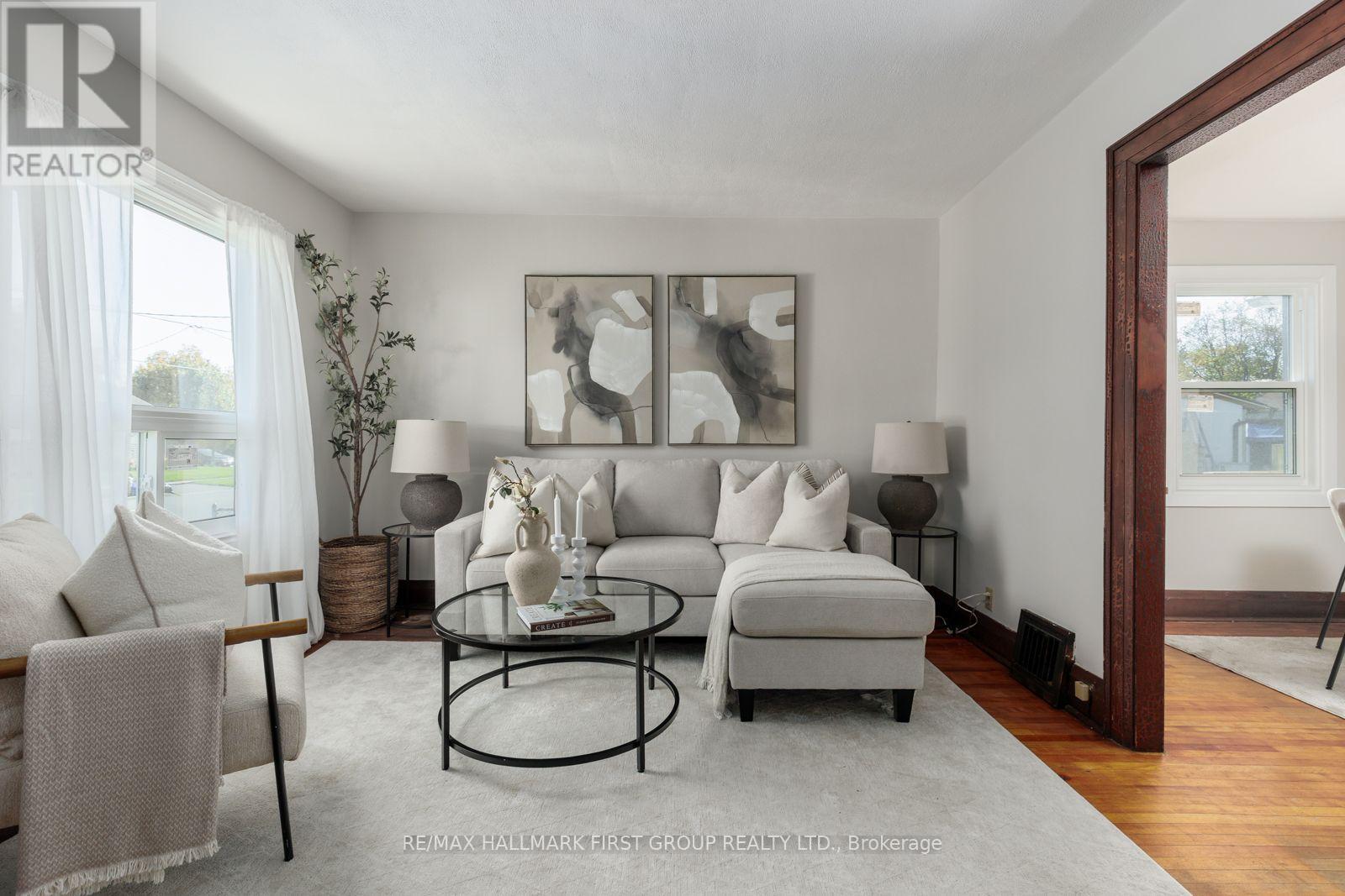350 Oshawa Boulevard S Property Photo 5