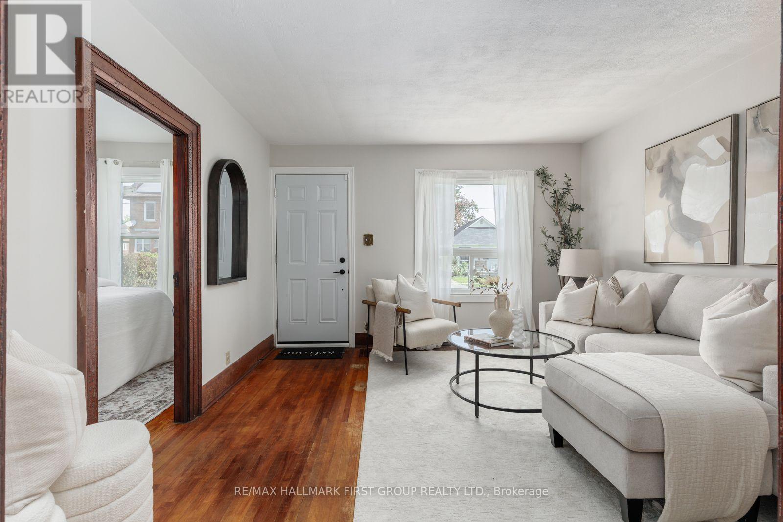 350 Oshawa Boulevard S Property Photo 6