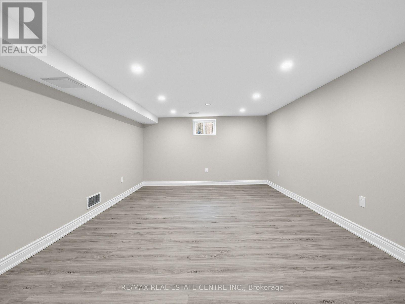 Lower - 14 Flora Drive Property Photo 10