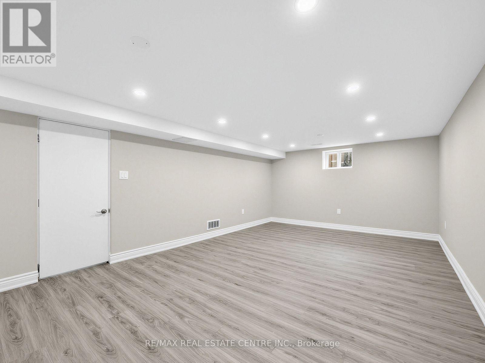 Lower - 14 Flora Drive Property Photo 11