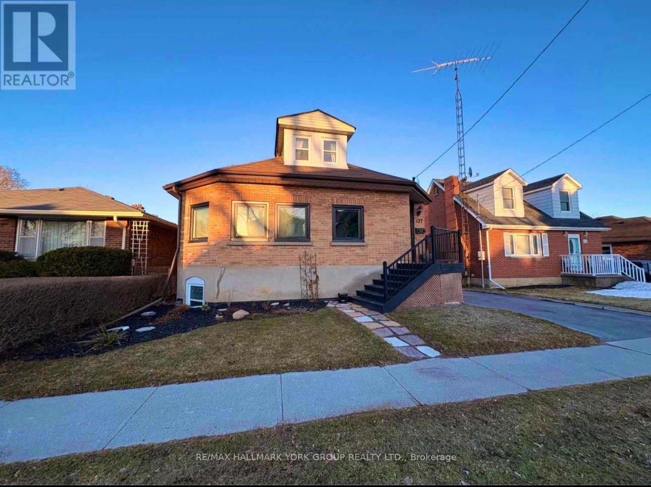 UPPER - 137 ROSEHILL BOULEVARD Property Photo 1
