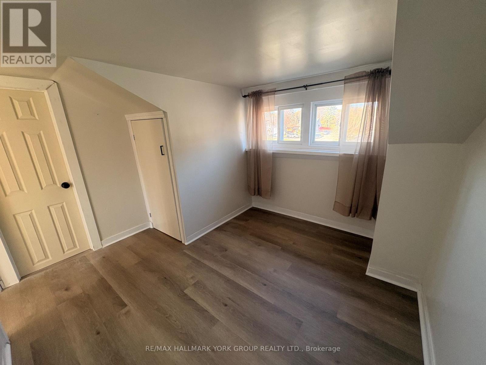 Upper - 137 Rosehill Boulevard Property Photo 8