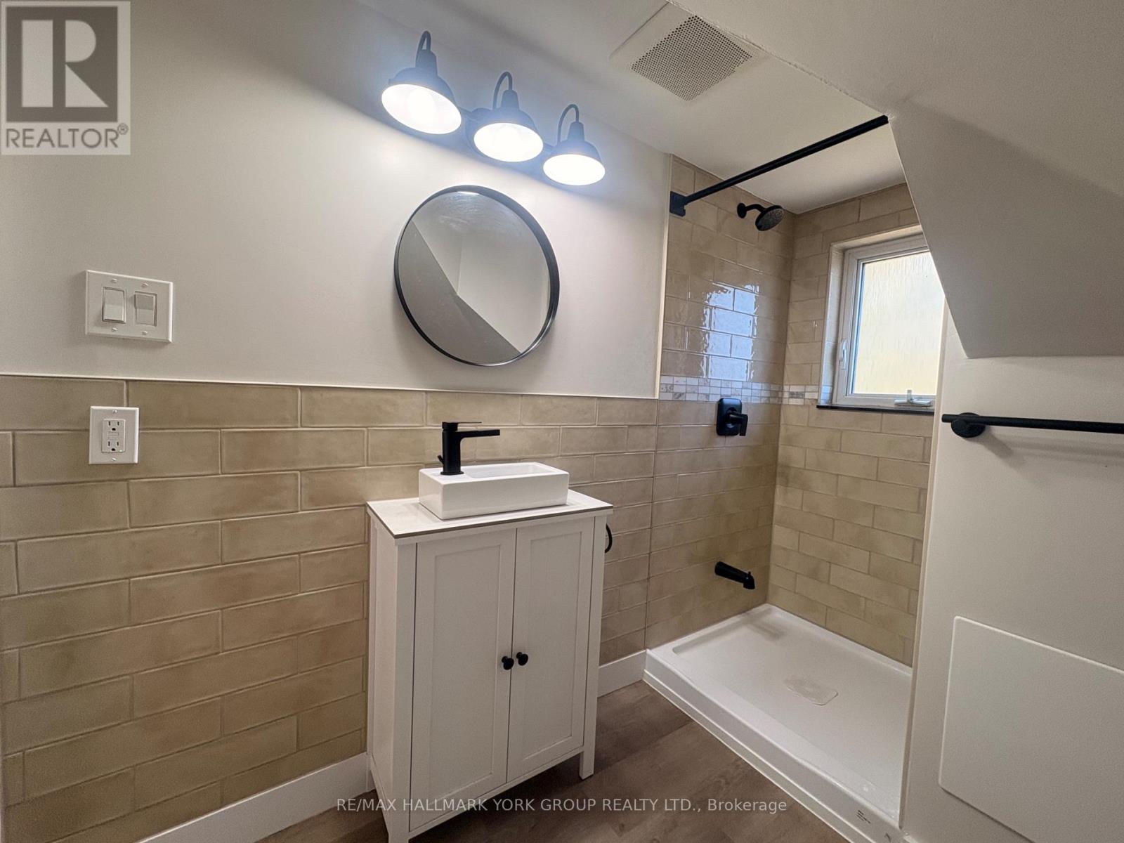 Upper - 137 Rosehill Boulevard Property Photo 11