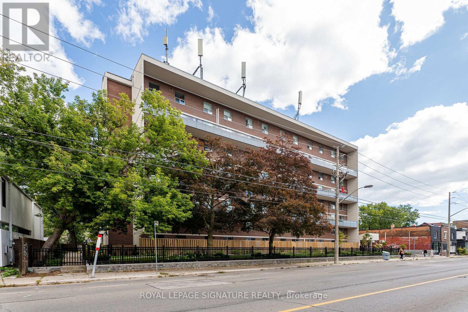 211 - 1071 WOODBINE AVENUE Property Photo 1