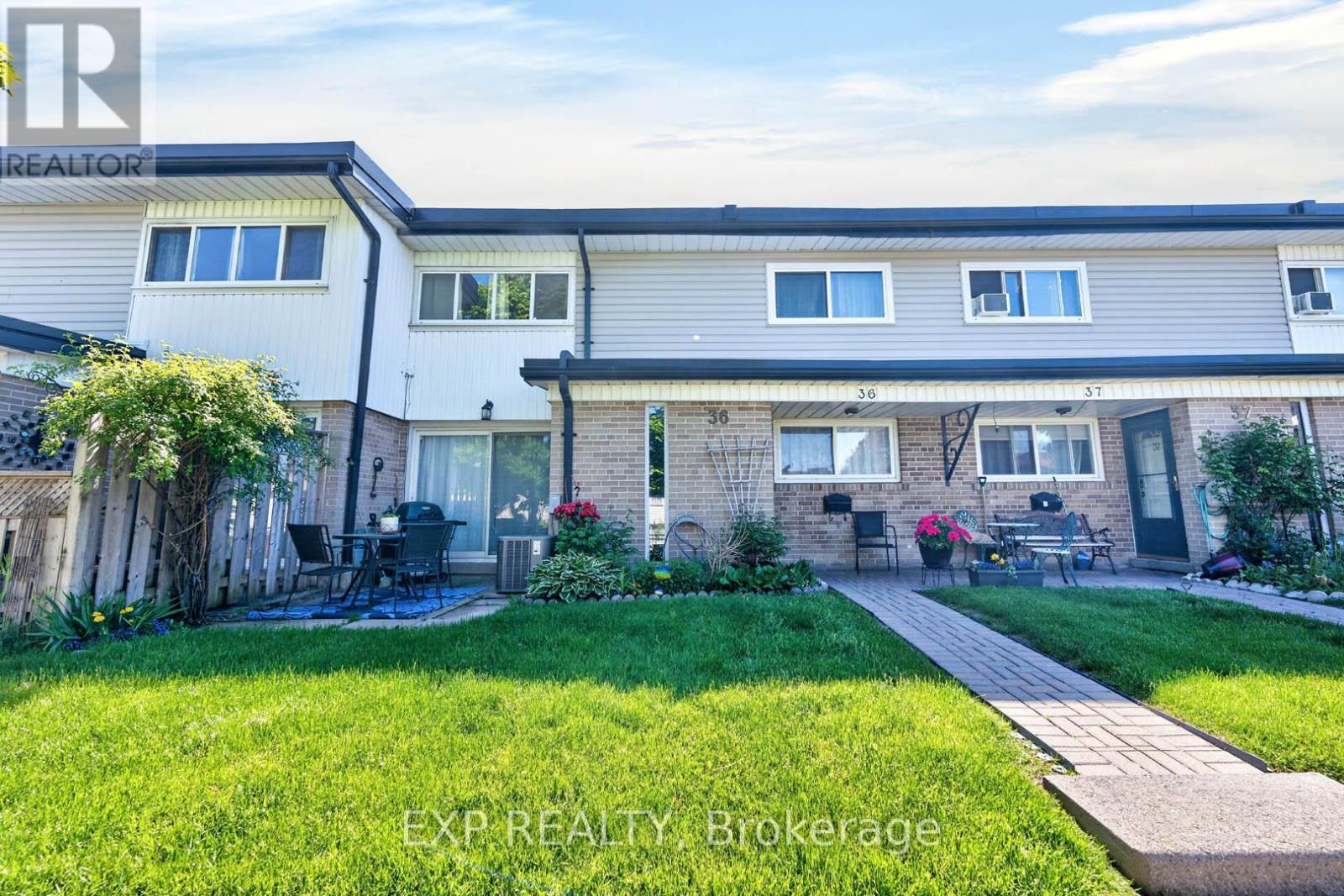 36 - 925 BAYLY STREET Property Photo 1