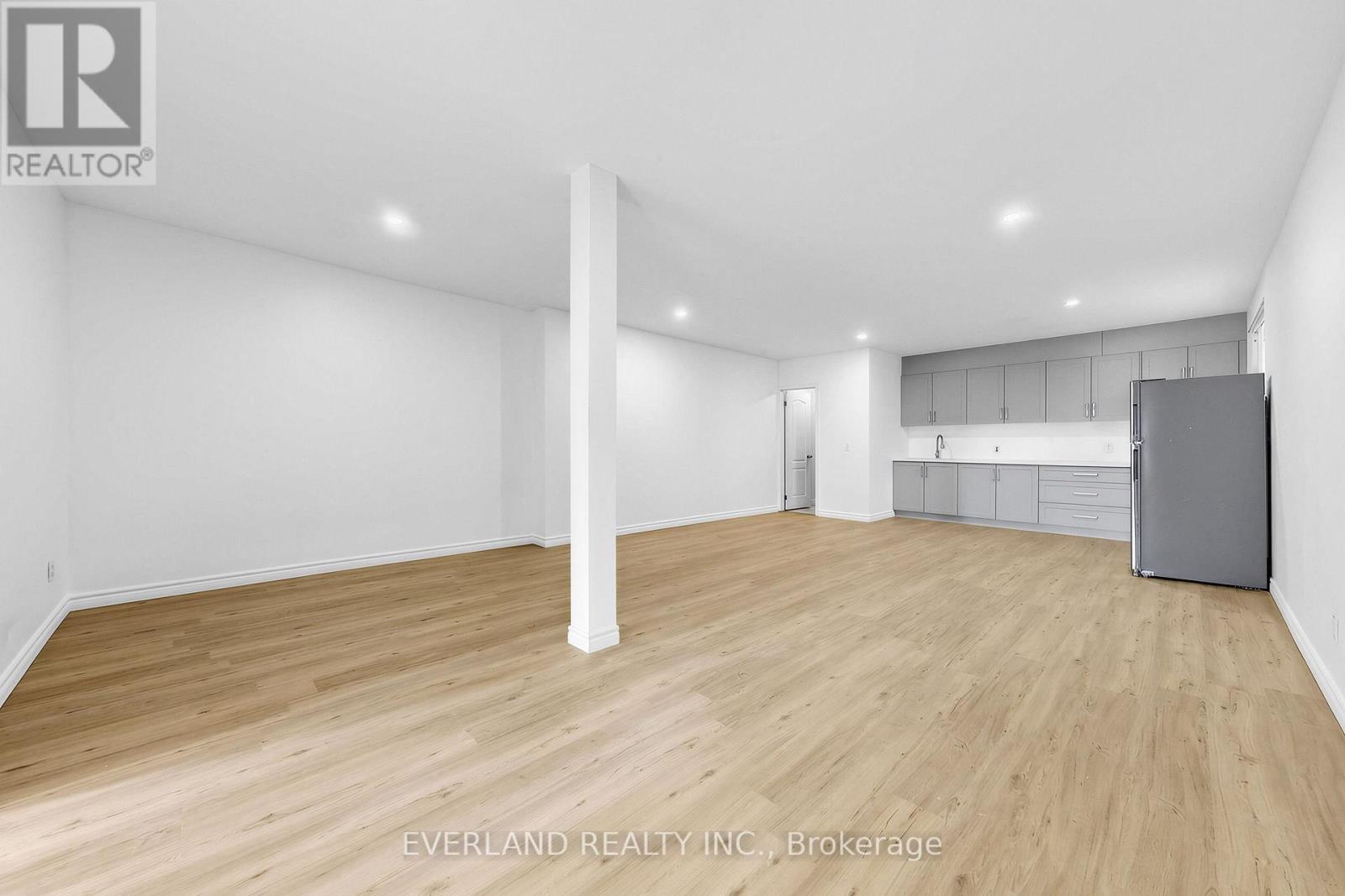 A - 20 King Street E Property Photo 2