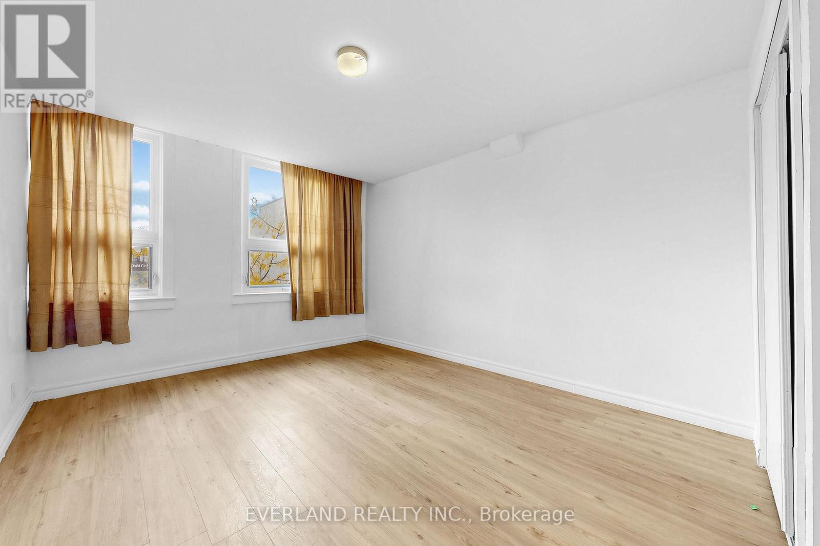 A - 20 King Street E Property Photo 7