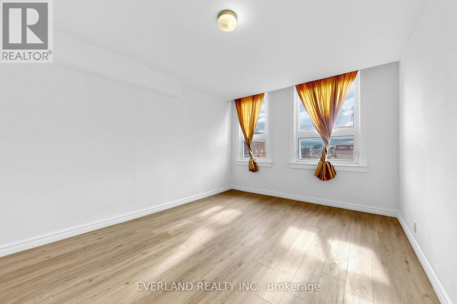 A - 20 King Street E Property Photo 9