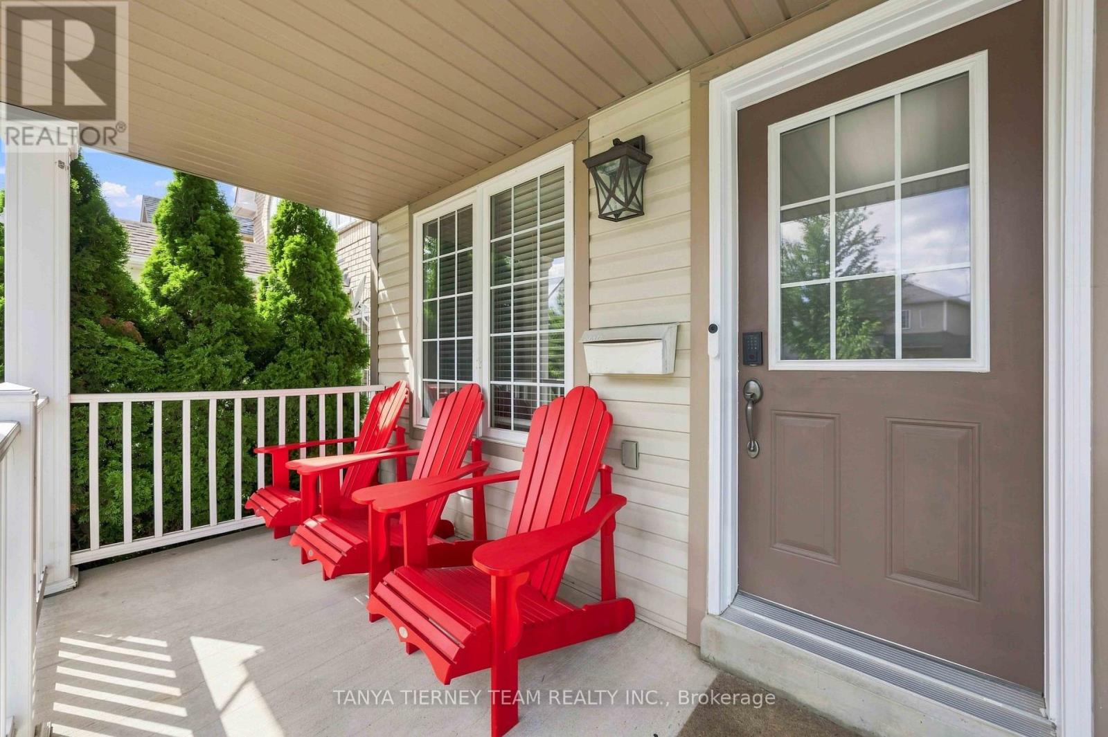 828 Taggart Crescent Property Photo 4