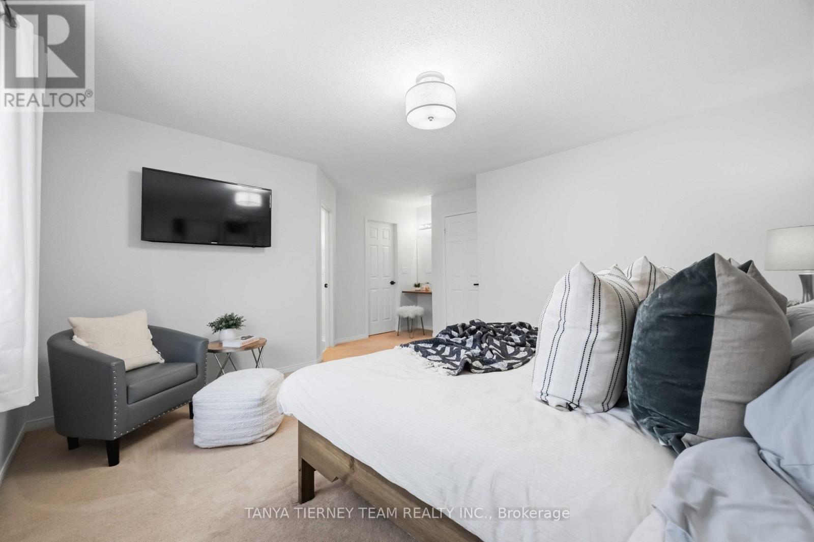 828 Taggart Crescent Property Photo 30