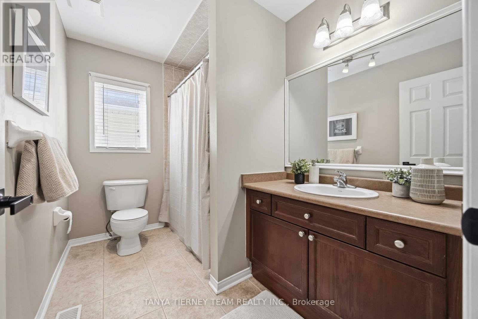 828 Taggart Crescent Property Photo 41