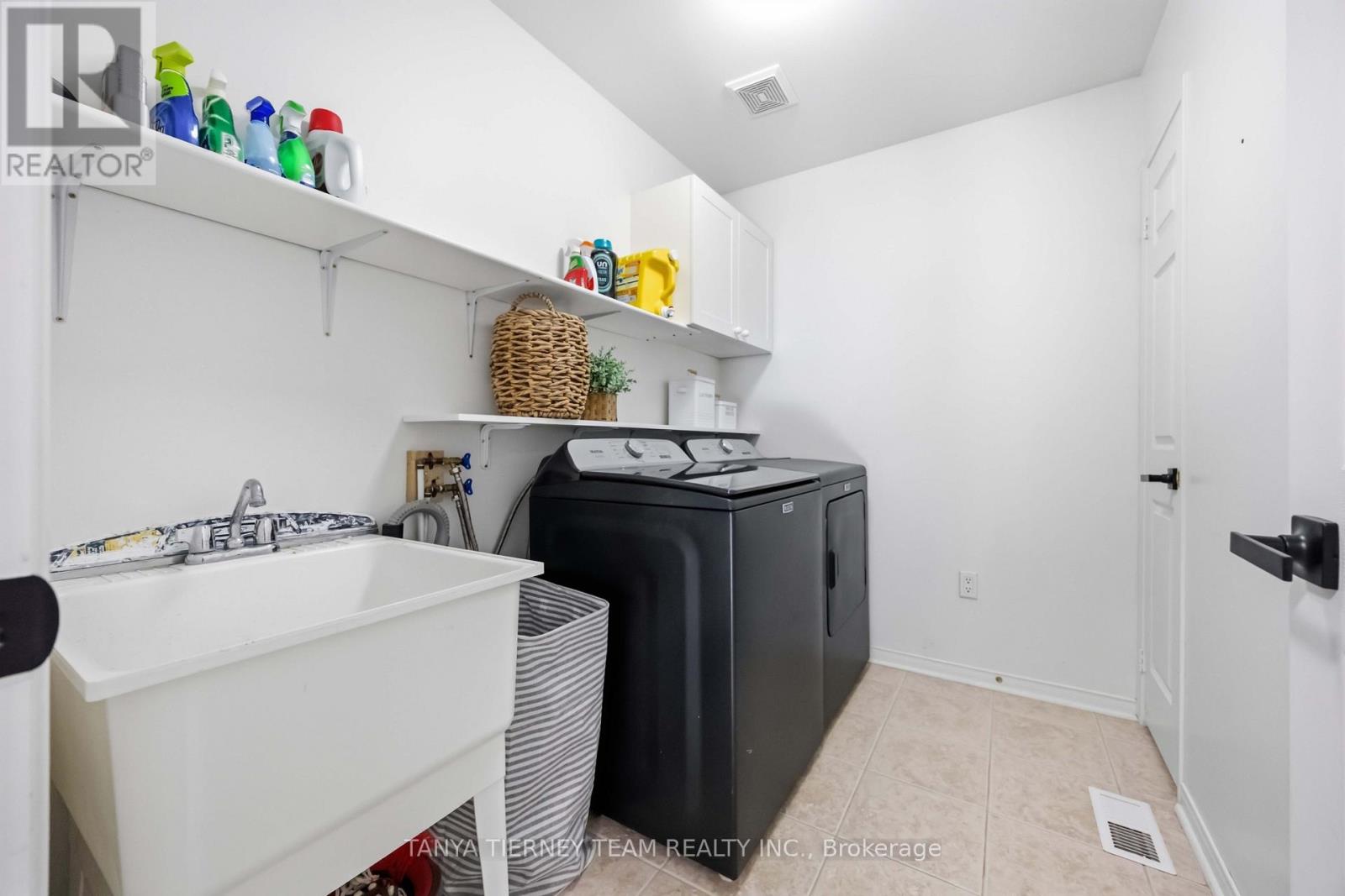 828 Taggart Crescent Property Photo 42