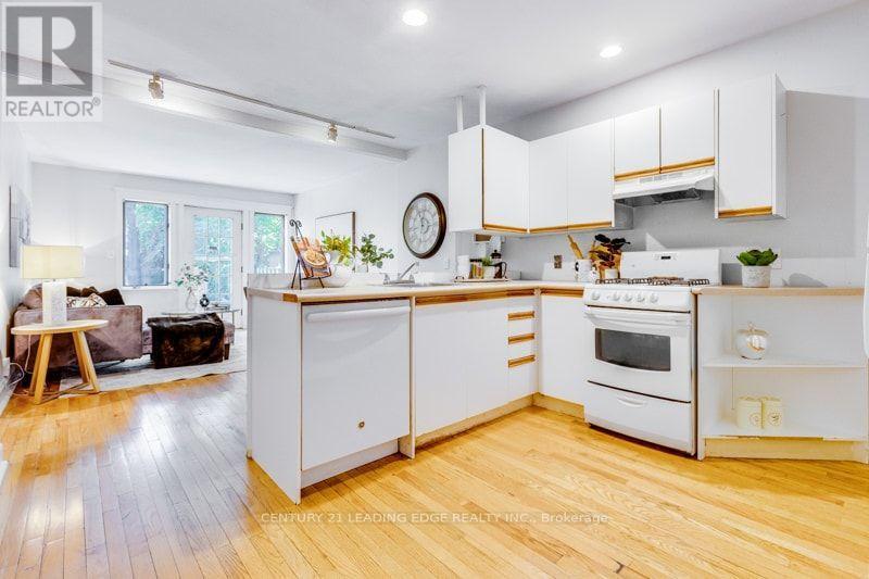 93 Muriel Avenue N Property Photo 11