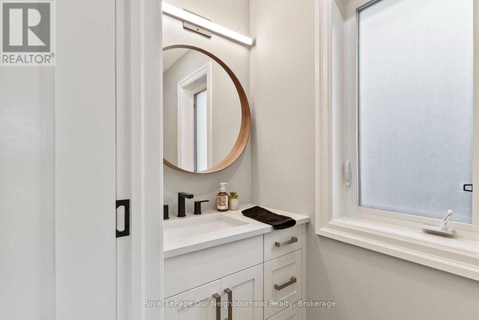 16 Bettina Place Property Photo 8
