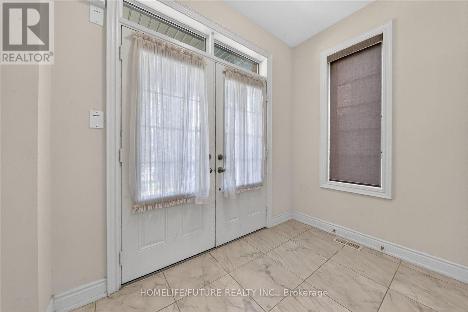 2548 Bandsman Crescent Property Photo 4